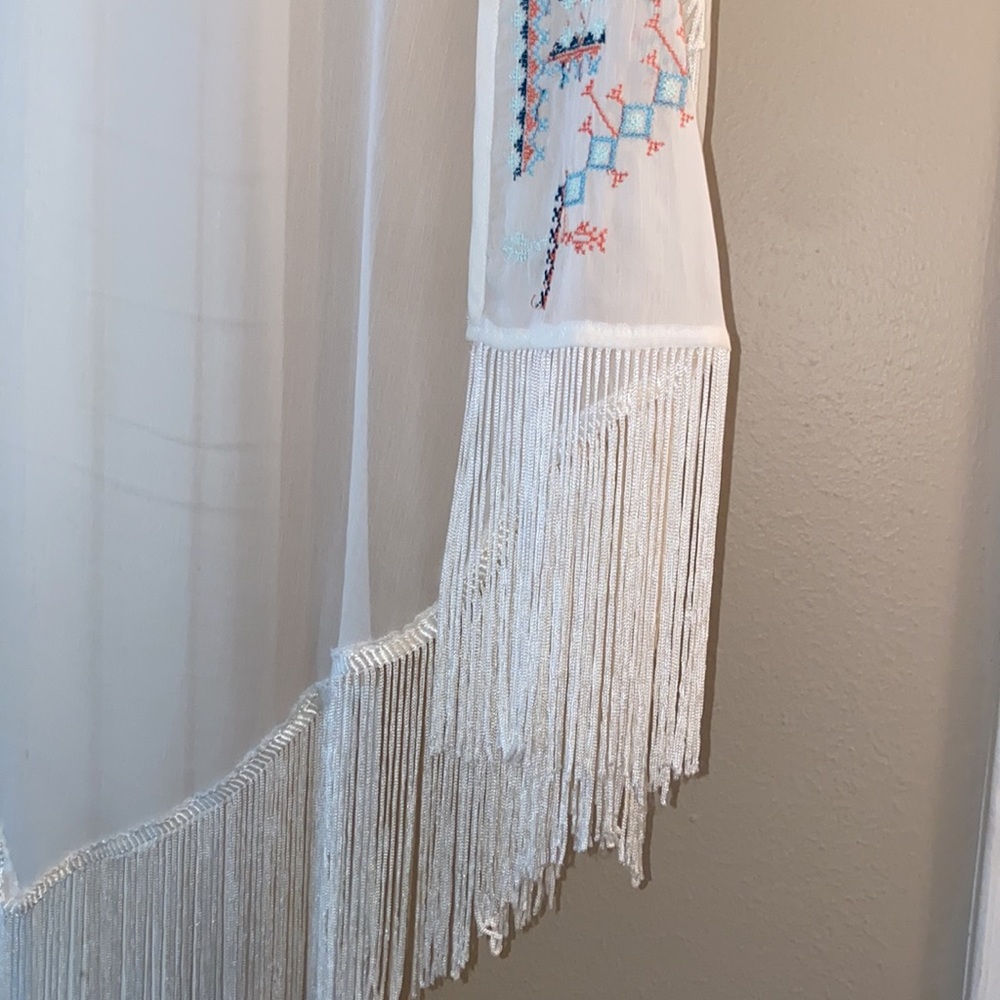 Fringe kimono - Picture 2 of 3